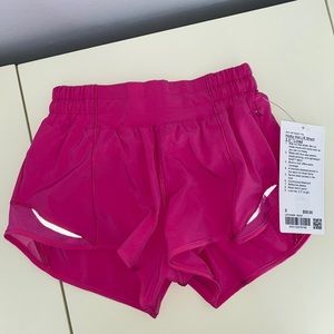Lululemon sonic pink hotty hot 2.5” LR size 0